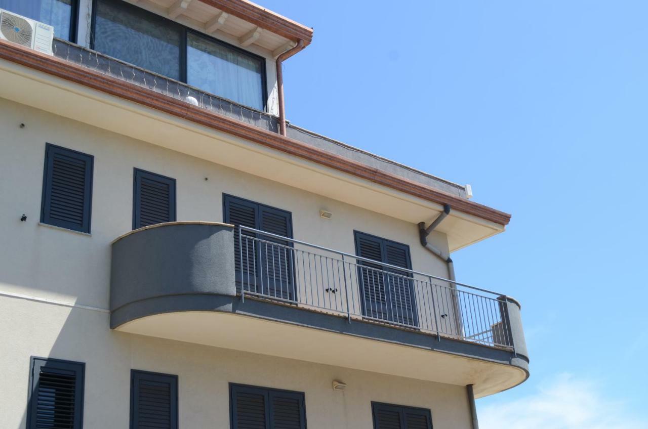 Santanna Beach House - Fondachello-Apartments Com ماسكالي المظهر الخارجي الصورة